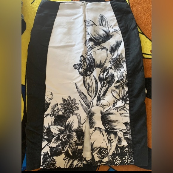 White House Black-Market White/Black Floral Colorblock Pencil Skirt 0 PreOwned - Picture 4 of 8